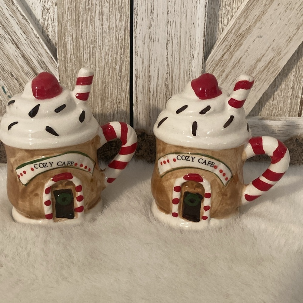 Gingerbread Cozy Cafe Hot Cocoa Shakers